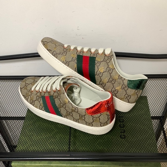 Gucci Beige Sneakers with Red and Green Stripes - Picture 1 of 6